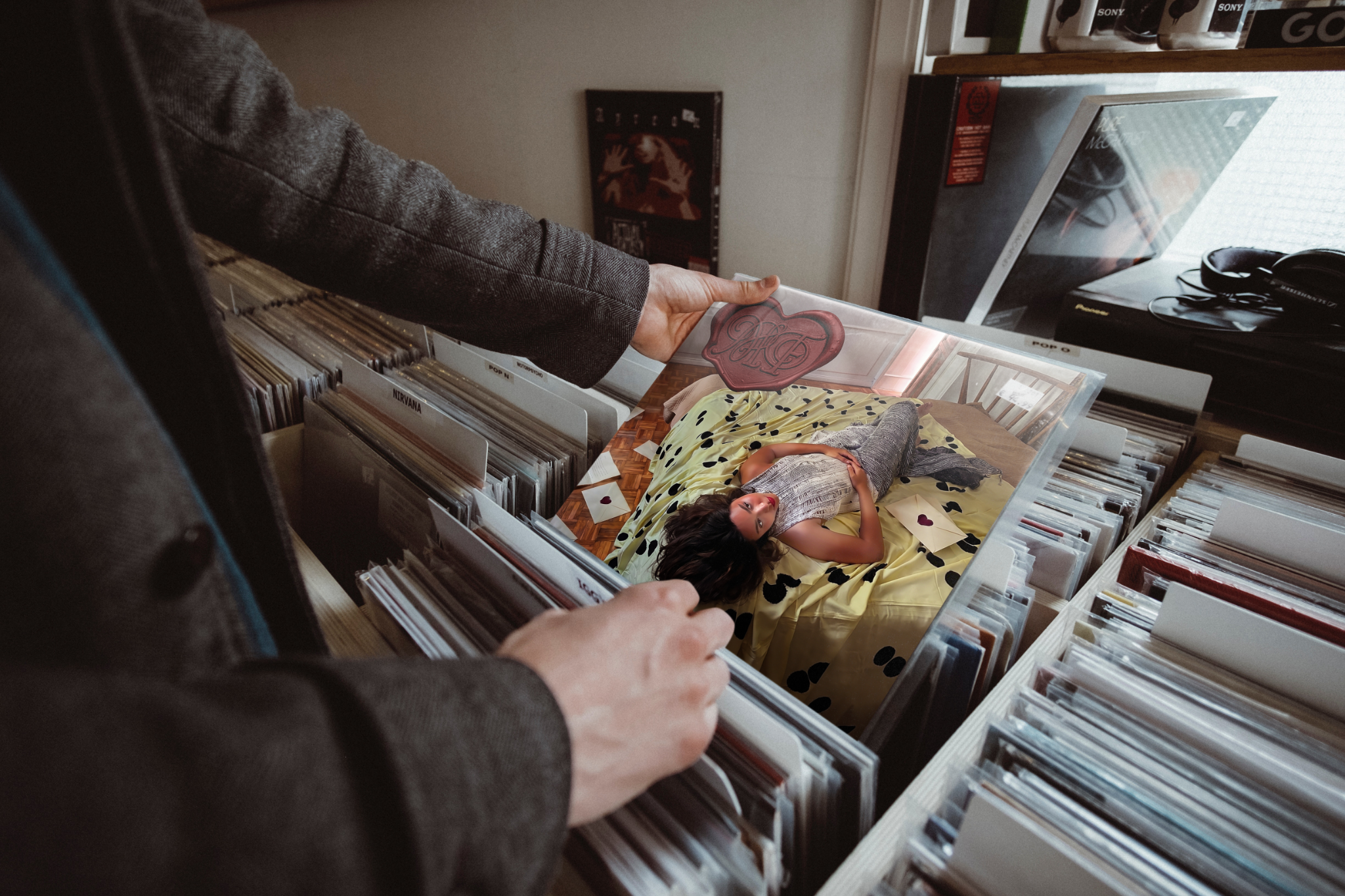 Debut vinyl package mockup